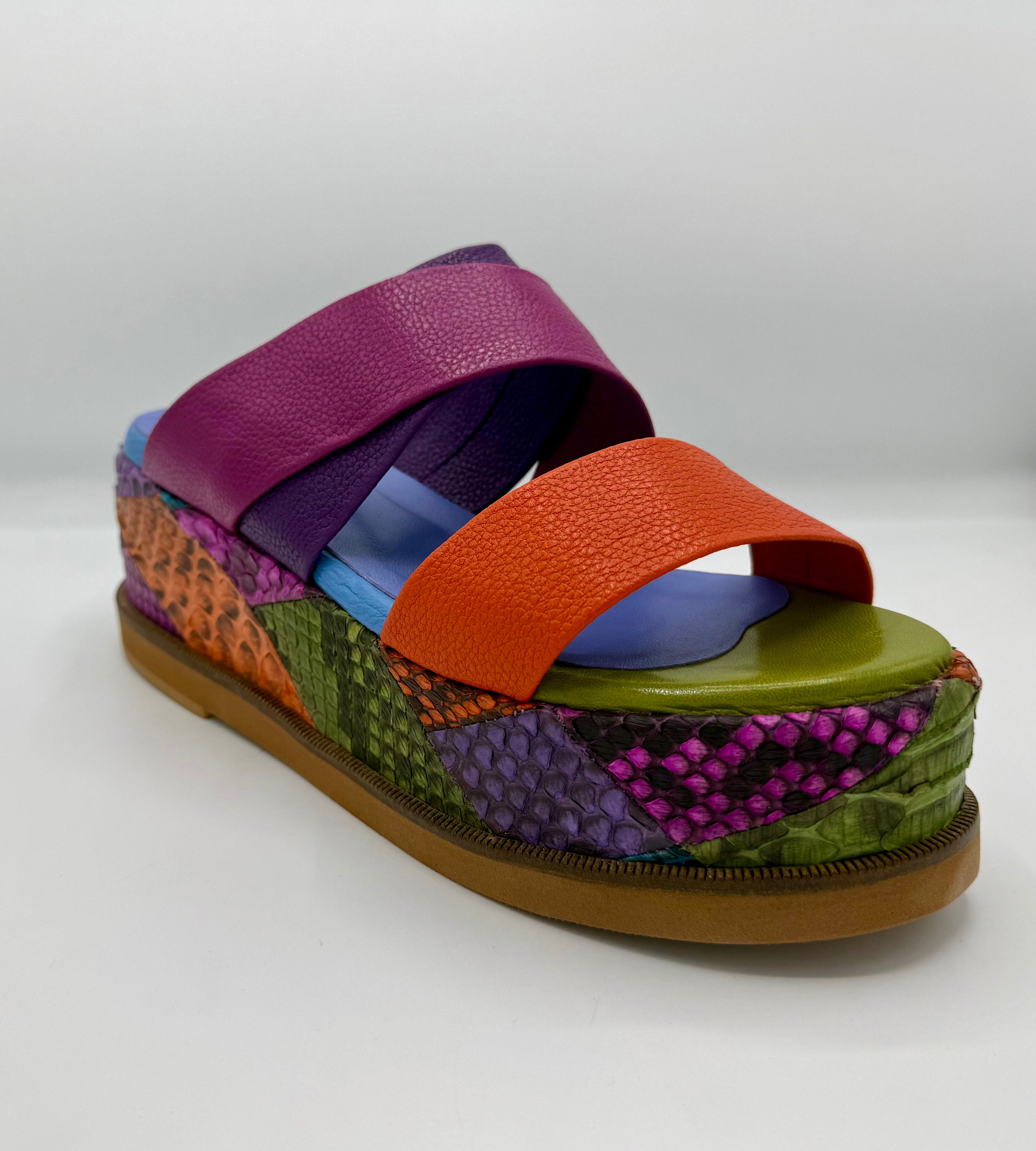 Multicolored sandal with patterned snake skin sole front