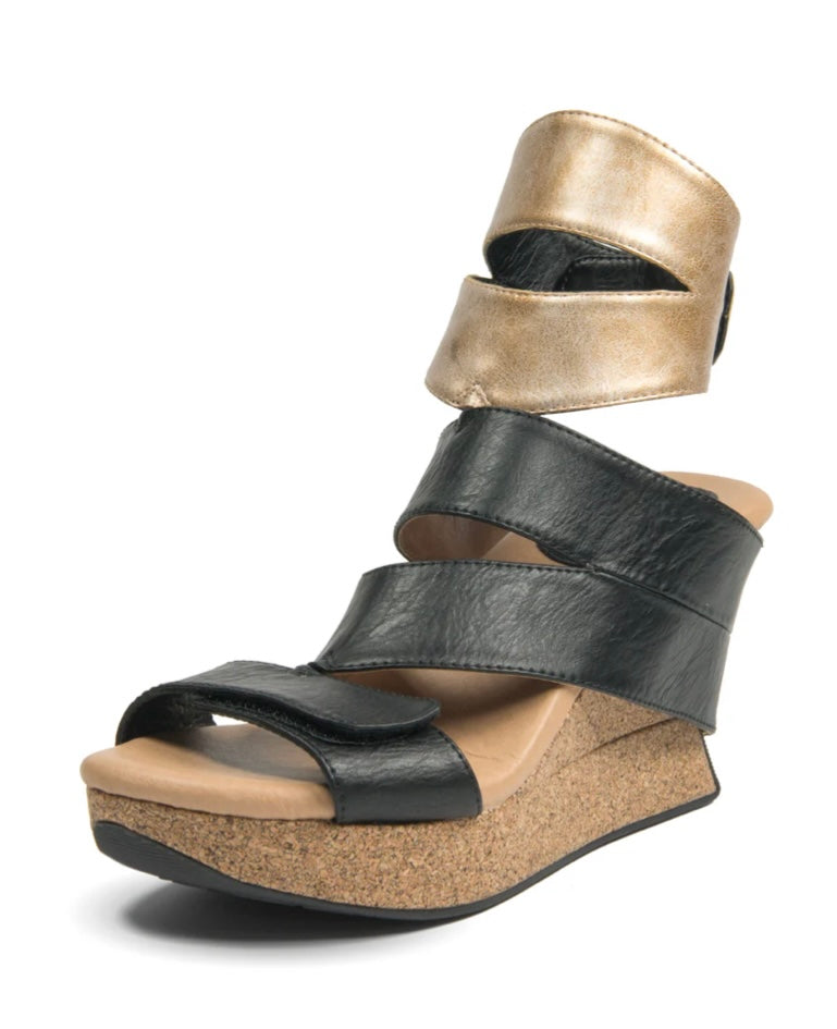 Wedge sandal with black straps and gold top