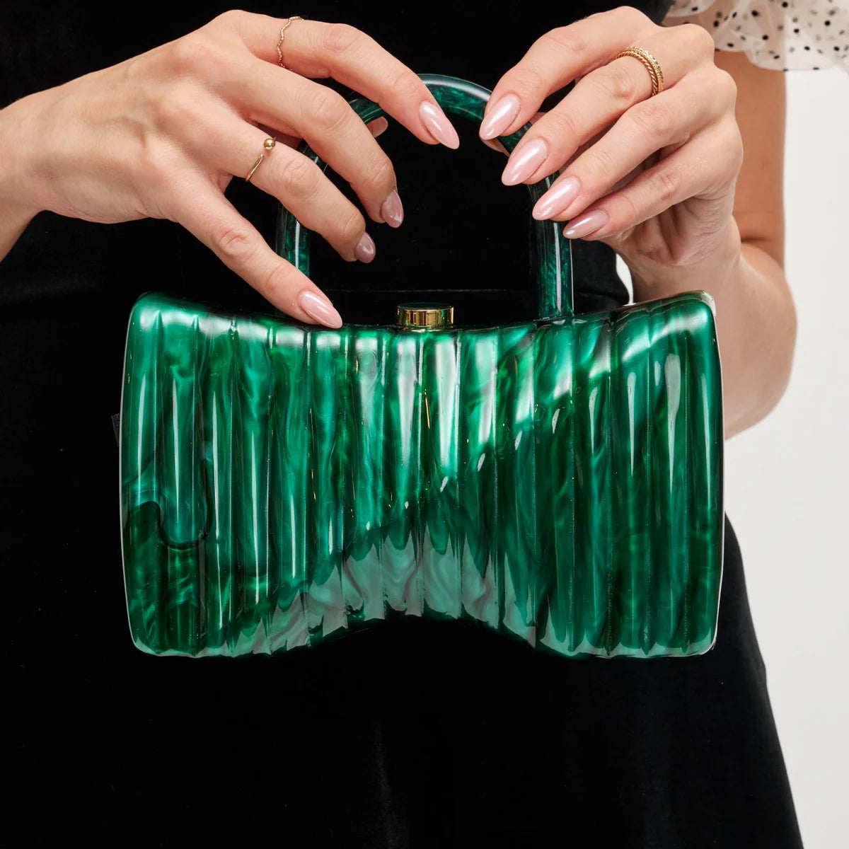 Green marbled handbag with gold gold shoulder chain strap and green handles model 4
