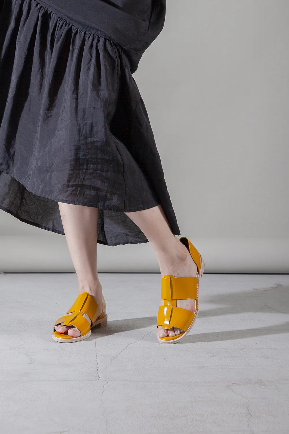 Yellow sandal with beige sole model alternate
