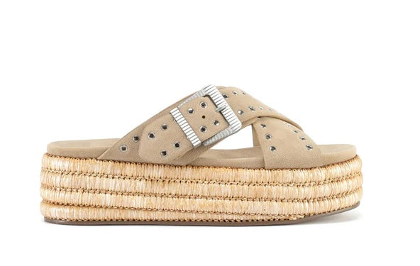 Beige sandal with woven sole close-up