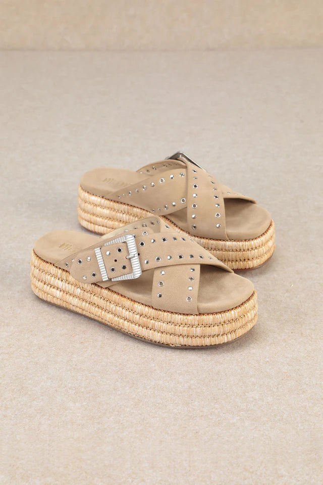 Beige sandal with woven sole pair