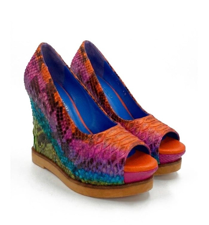 Multicolored snake skin wedge shoe pair side