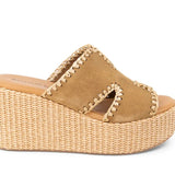 Beige wedge sandal with woven sole closer-up