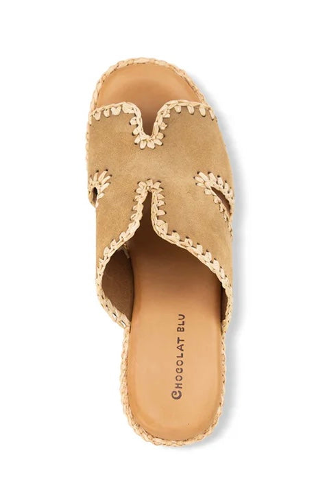 Beige wedge sandal with woven sole top