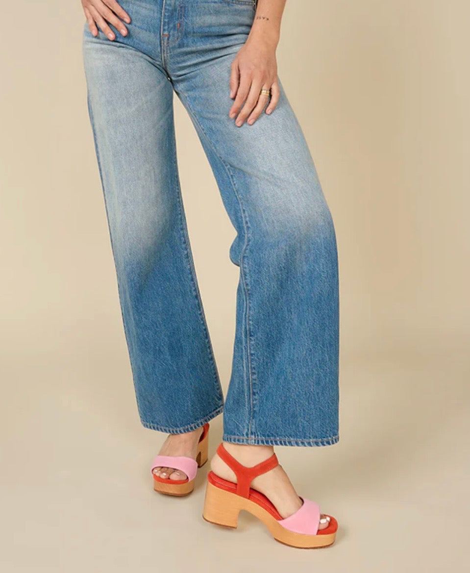 Red and pink wedge with wooden block heel model 2