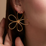 Zenzii Metal Looping Flower Earrings