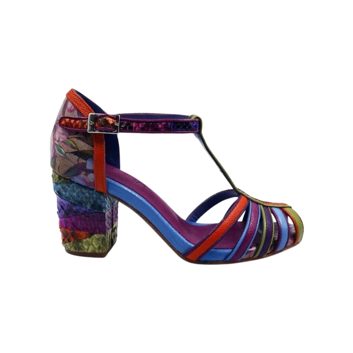 Colorful heel with a patterned sole 