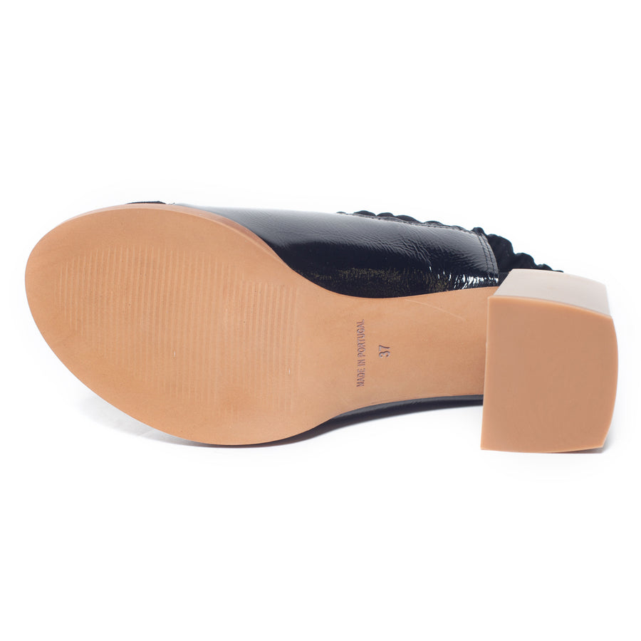 Unity in Diversity Sofia Slingback D025A