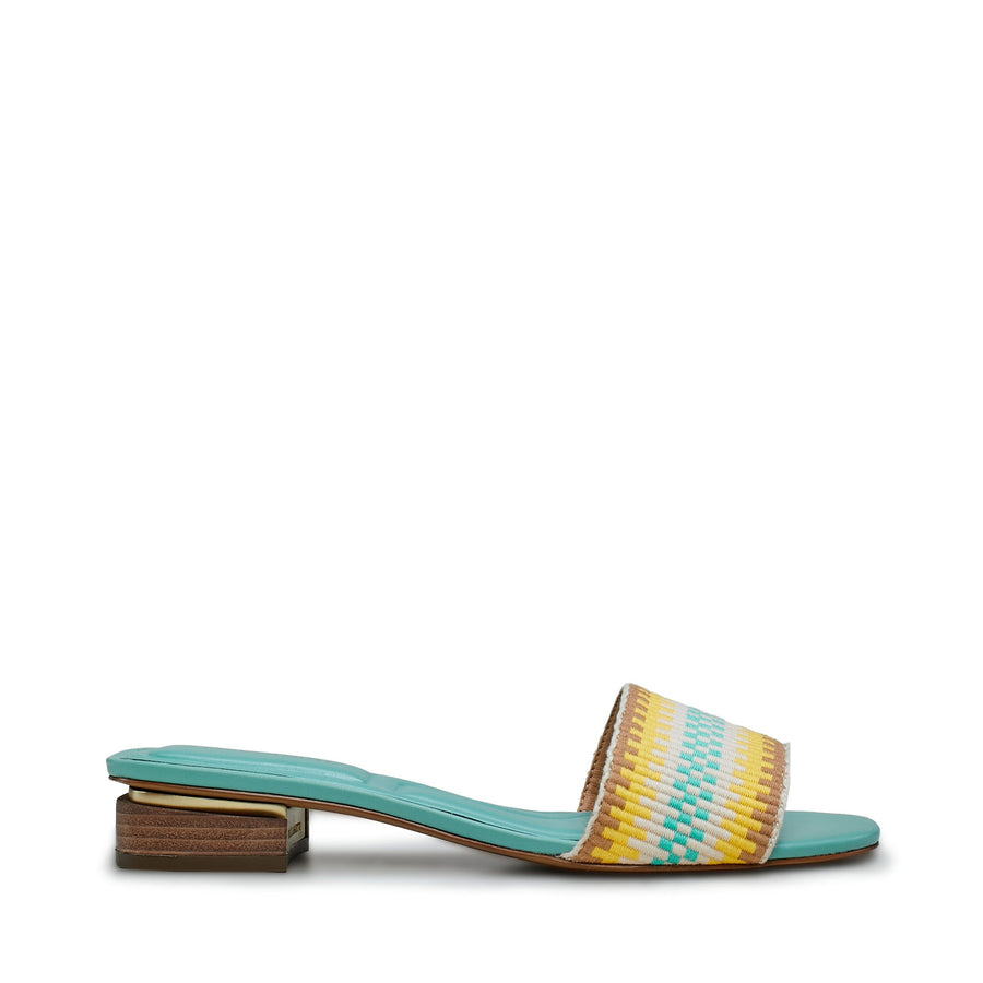 Vince Camuto Cheleahs Slide Sandal D194