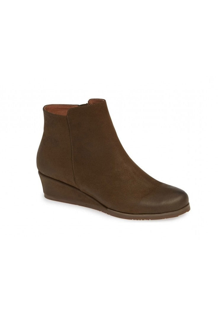 Chocolat Blu Kacy Wedge Bootie E031